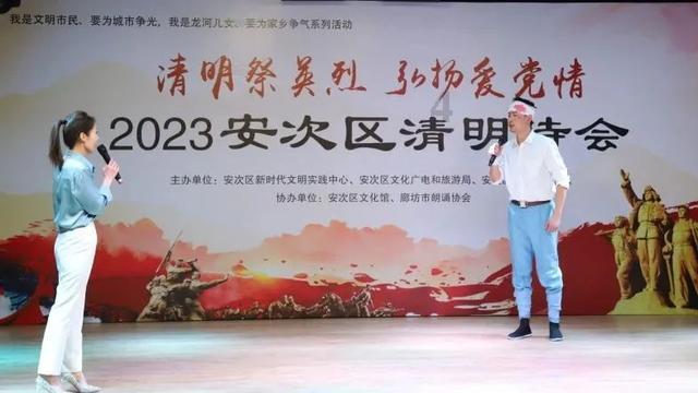 夏季新潮，百搭露脐绣花上衣配直腿牛仔裤，让你赚足了回头率